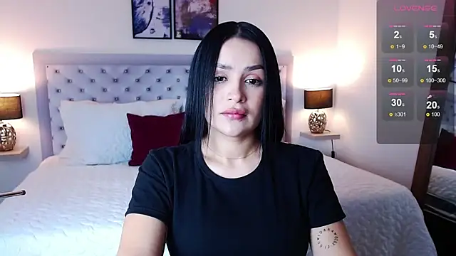 Snapshot of sarascottt chatting on 03.18.25 sarascottt online show from 03.18.25