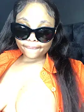 Anaelle24 online show from 02.13.25