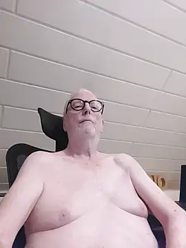 Snapshot of Greyhound70 chatting on 11.07.25 Greyhound70 online show from 11.07.25