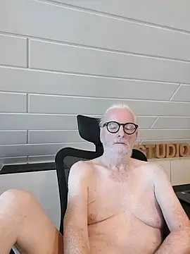 Snapshot of Greyhound70 chatting on 11.12.25 Greyhound70 online show from 11.12.25