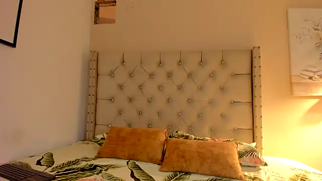 vanesasexyhot21 online show from 02.14.26