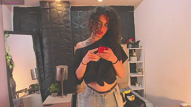 Snapshot of amapola_hs chatting on 04.25.26 amapola hs online show from 04.25.26