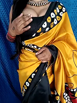 Snapshot of Savita_hotmom chatting on 02.10.25 Savita hotmom online show from 02.10.25