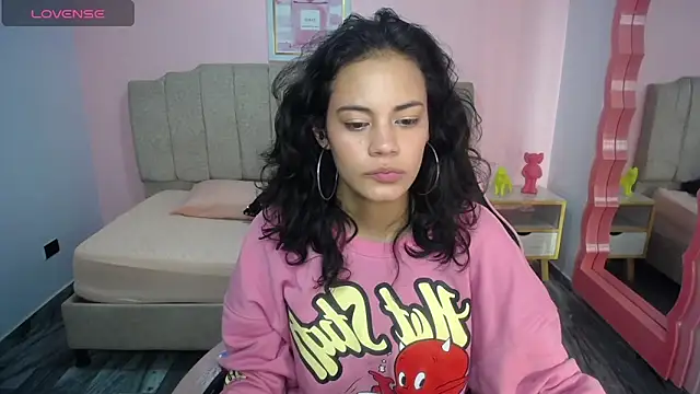 Snapshot of Tyna_ch chatting on 12.19.24 Tyna ch online show from 12.19.24