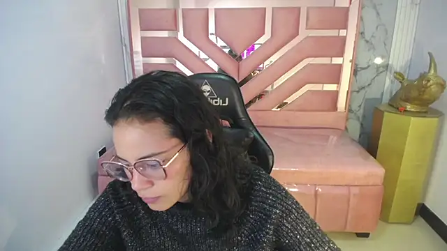 Snapshot of Tyna_ch chatting on 02.11.25 Tyna ch online show from 02.11.25