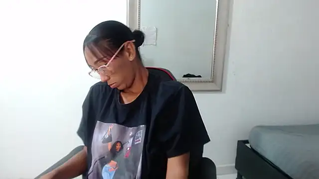 Snapshot of ZashaRomero chatting on 12.10.24 ZashaRomero online show from 12.10.24