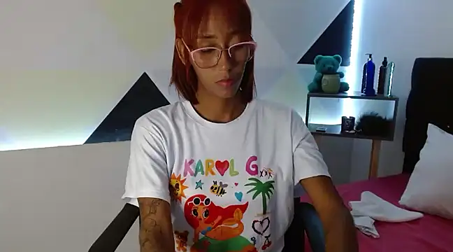 Snapshot of ZashaRomero chatting on 02.12.25 ZashaRomero online show from 02.12.25