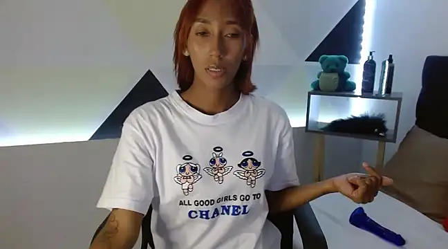 Snapshot of ZashaRomero chatting on 02.20.25 ZashaRomero online show from 02.20.25