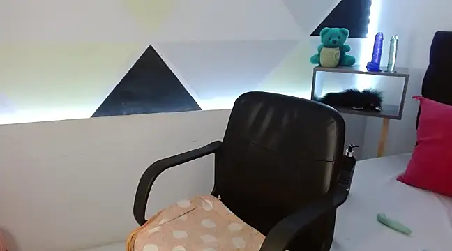 Snapshot of ZashaRomero chatting on 02.22.25 ZashaRomero online show from 02.22.25