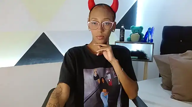 Snapshot of ZashaRomero chatting on 03.20.25 ZashaRomero online show from 03.20.25