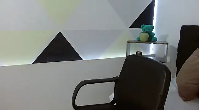 Snapshot of ZashaRomero chatting on 03.21.25 ZashaRomero online show from 03.21.25