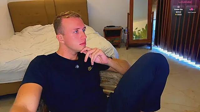 Snapshot of tommy_cumfinger chatting on 06.17.26 tommy cumfinger online show from 06.17.26