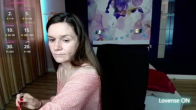 Snapshot of AriaGray chatting on 04.18.26 AriaGray online show from 04.18.26