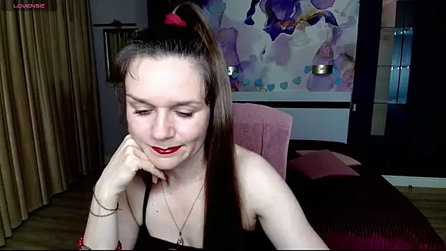 Snapshot of AriaGray chatting on 05.09.26 AriaGray online show from 05.09.26