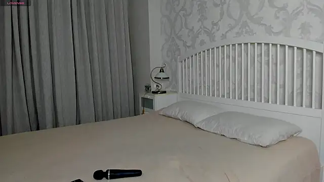 Eva  Lewis online show from 04.25.26