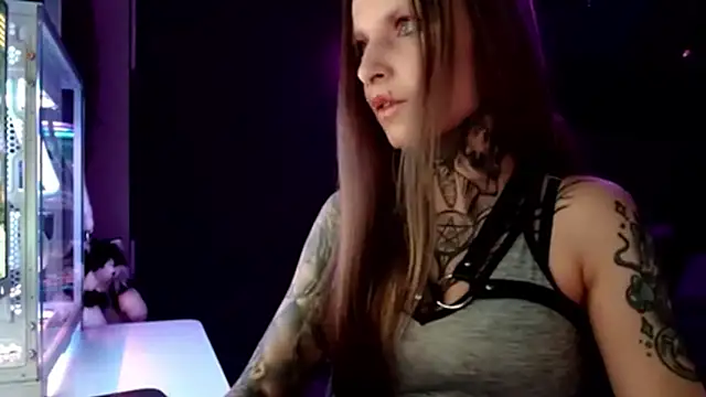 Snapshot of InesGold chatting on 02.12.25 InesGold online show from 02.12.25