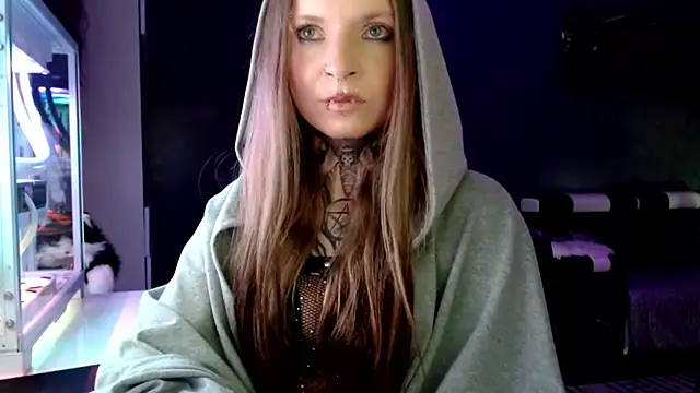 Snapshot of InesGold chatting on 02.27.25 InesGold online show from 02.27.25