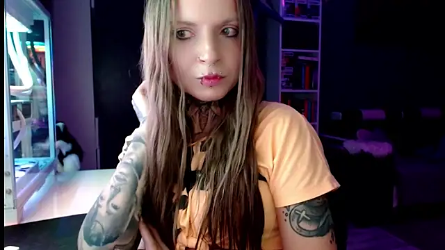 Snapshot of InesGold chatting on 03.14.25 InesGold online show from 03.14.25