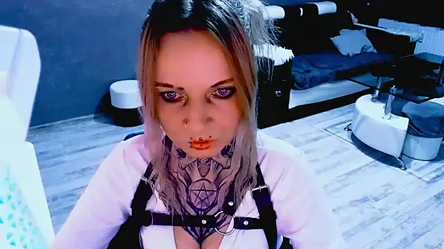 Snapshot of InesGold chatting on 02.04.26 InesGold online show from 02.04.26