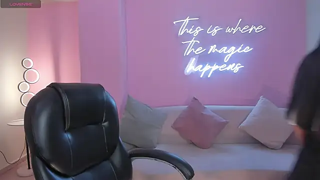 HannahJamesX online show from 03.28.26