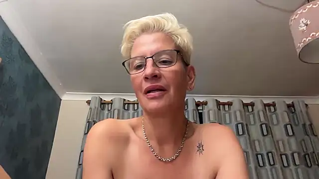 Snapshot of JennyHazel1 chatting on 07.28.26 JennyHazel1 online show from 07.28.26