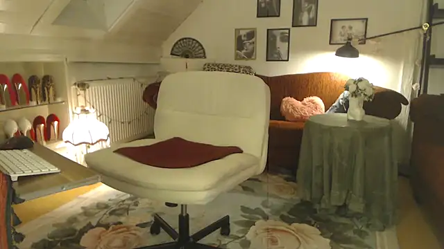 Snapshot of GinaBlonde chatting on 03.12.26 GinaBlonde online show from 03.12.26