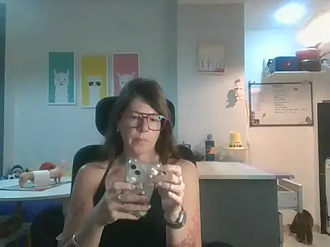 Snapshot of Calentandote chatting on 10.13.25 Calentandote online show from 10.13.25