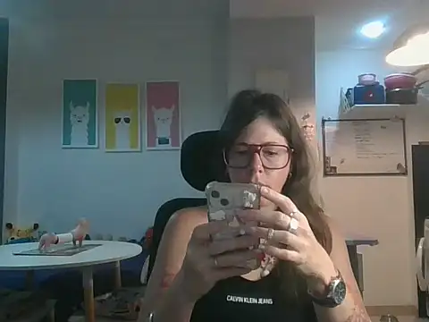 Snapshot of Calentandote chatting on 10.19.25 Calentandote online show from 10.19.25