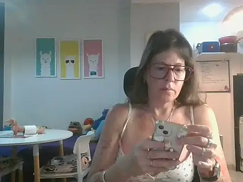 Snapshot of Calentandote chatting on 10.20.25 Calentandote online show from 10.20.25