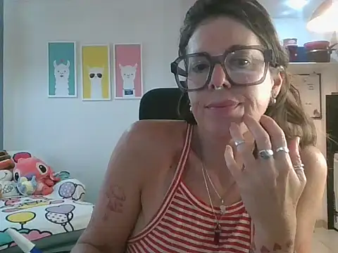 Snapshot of Calentandote chatting on 11.18.25 Calentandote online show from 11.18.25
