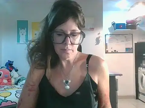 Snapshot of Calentandote chatting on 04.13.26 Calentandote online show from 04.13.26