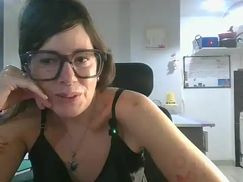 Snapshot of Calentandote chatting on 04.16.26 Calentandote online show from 04.16.26