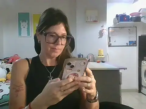 Snapshot of Calentandote chatting on 04.30.26 Calentandote online show from 04.30.26