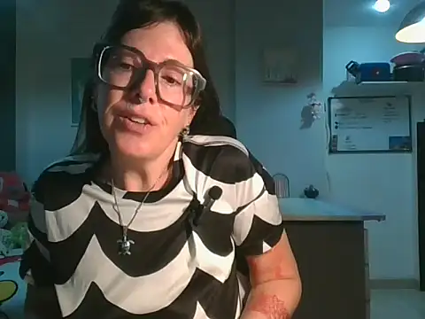 Snapshot of Calentandote chatting on 05.23.26 Calentandote online show from 05.23.26