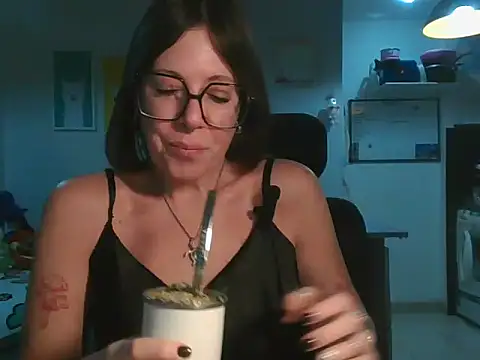 Snapshot of Calentandote chatting on 06.17.26 Calentandote online show from 06.17.26
