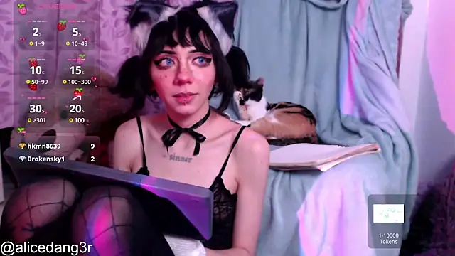 Snapshot of Alicedangerrr chatting on 02.13.25 Alicedangerrr online show from 02.13.25