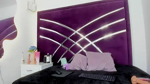 Snapshot of MaiteHT chatting on 01.17.25 MaiteHT online show from 01.17.25