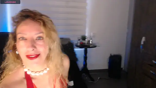 Snapshot of steisyhills chatting on 12.10.24 steisyhills online show from 12.10.24