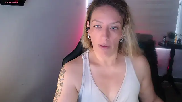 Snapshot of steisyhills chatting on 12.12.24 steisyhills online show from 12.12.24