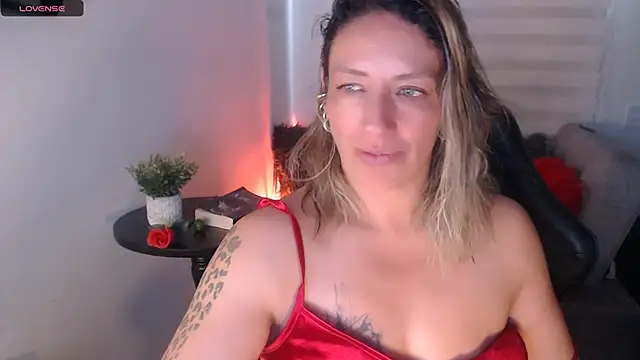 Snapshot of steisyhills chatting on 02.25.25 steisyhills online show from 02.25.25