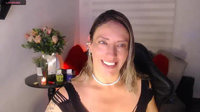 Snapshot of steisyhills chatting on 03.10.25 steisyhills online show from 03.10.25