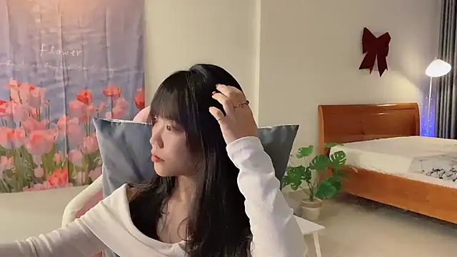 Snapshot of -rosiie- chatting on 03.05.25 -rosiie- online show from 03.05.25