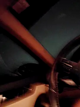 Snapshot of Throats chatting on 11.01.25 Throats online show from 11.01.25