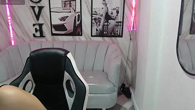 Snapshot of _samantha_b chatting on 12.19.24 samantha b online show from 12.19.24