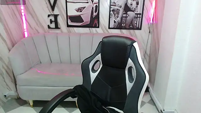 Snapshot of _samantha_b chatting on 12.20.24 samantha b online show from 12.20.24