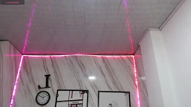 Snapshot of _samantha_b chatting on 12.23.24 samantha b online show from 12.23.24