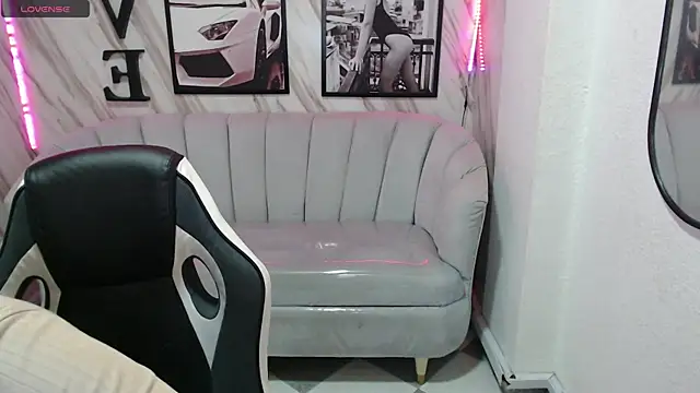 Snapshot of _samantha_b chatting on 12.28.24 samantha b online show from 12.28.24