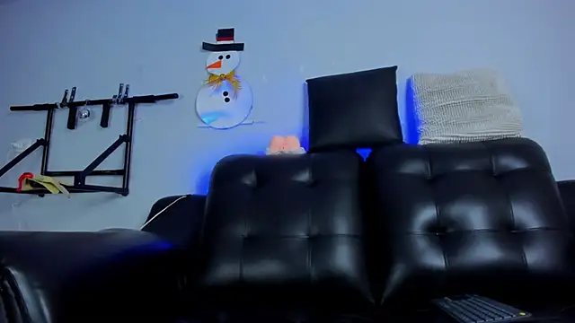 Snapshot of Rob_saenz_ chatting on 12.11.24 Rob saenz online show from 12.11.24