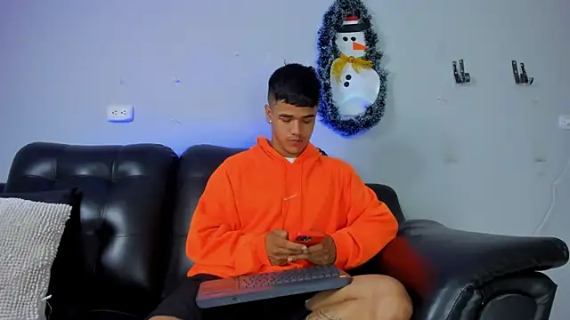 Snapshot of Rob_saenz_ chatting on 12.21.24 Rob saenz online show from 12.21.24