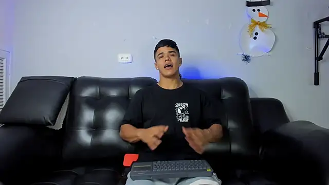Snapshot of Rob_saenz_ chatting on 12.24.24 Rob saenz online show from 12.24.24